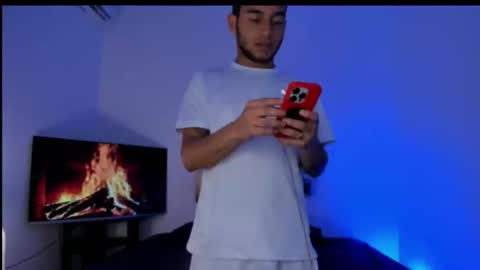 Snapshot of xxhoty0ung_boysxx chatting on 11-22-25, 06:40 David and Mike online show from 11-22-25, 06:40