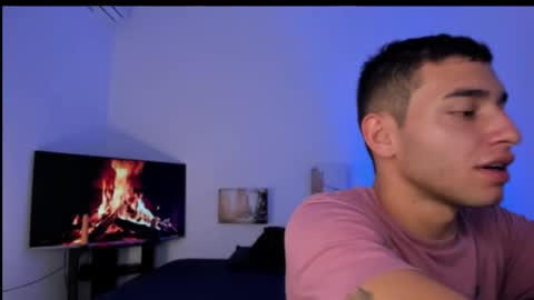 Snapshot of xxhoty0ung_boysxx chatting on 11-24-25, 06:18 David and Mike online show from 11-24-25, 06:18