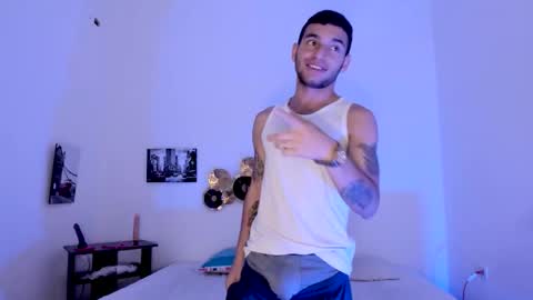 Snapshot of xxhoty0ung_boysxx chatting on 02-02-26, 06:39 David and Mike online show from 02-02-26, 06:39