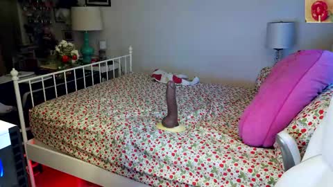 Strawberry Jane online show from 05-12-26, 03:25