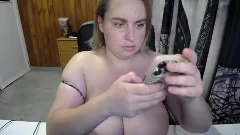 Snapshot of xxxnewlywedsxxx chatting on 06-30-26, 02:34 Lana online show from 06-30-26, 02:34