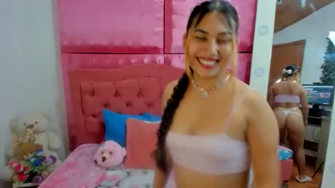 Snapshot of xxxsarita_cute chatting on 06-04-26, 01:44 Sara online show from 06-04-26, 01:44