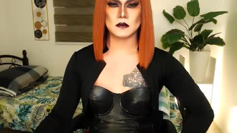 Snapshot of xyournightmarequeenx chatting on 04-26-26, 04:32 QueenMarina online show from 04-26-26, 04:32