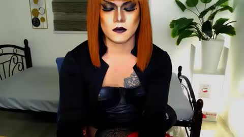 Snapshot of xyournightmarequeenx chatting on 05-09-26, 11:10 QueenMarina online show from 05-09-26, 11:10