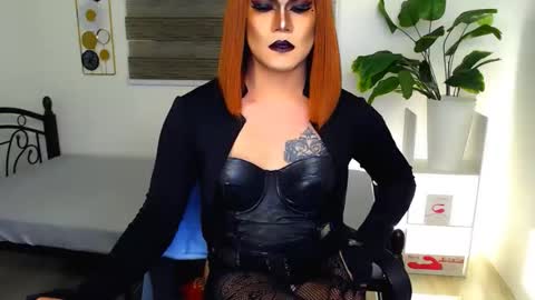 Snapshot of xyournightmarequeenx chatting on 05-15-26, 06:59 QueenMarina online show from 05-15-26, 06:59
