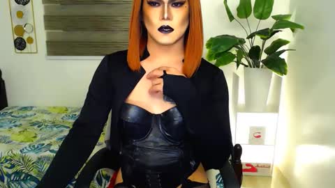 Snapshot of xyournightmarequeenx chatting on 06-04-26, 05:13 QueenMarina online show from 06-04-26, 05:13