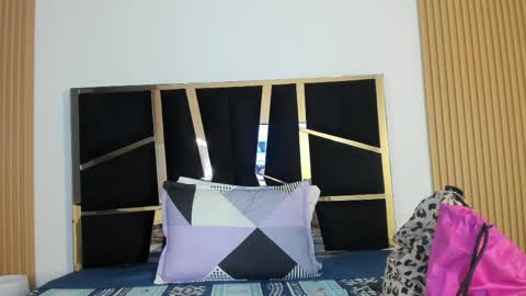 Yahaira online show from 04-04-26, 01:52