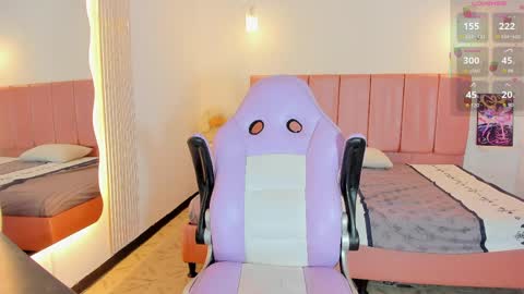 Naomi online show from 04-10-26, 09:19