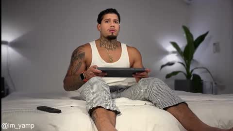 Snapshot of yamp_bigcock chatting on 12-22-25, 01:02 yamp sambrano online show from 12-22-25, 01:02