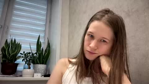 Snapshot of yana_squrel_22 chatting on 07-06-26, 09:39 Yana online show from 07-06-26, 09:39