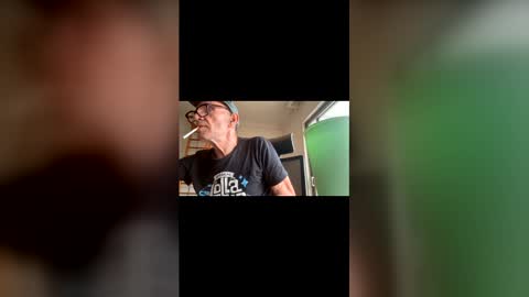 Snapshot of yannisv chatting on 02-10-26, 04:55 yannisv online show from 02-10-26, 04:55
