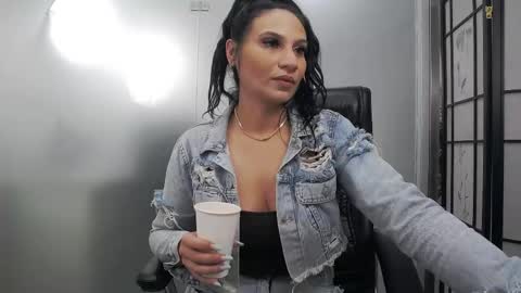 Yara online show from 05-16-26, 03:36