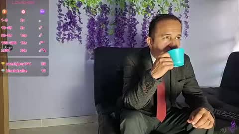 Snapshot of yazflor chatting on 06-18-26, 03:49 Hazzan y Greisy online show from 06-18-26, 03:49