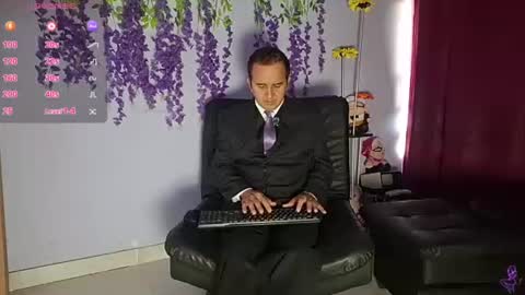 Snapshot of yazflor chatting on 06-30-26, 01:23 Hazzan y Greisy online show from 06-30-26, 01:23