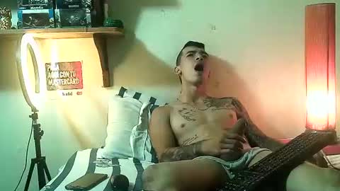 yeisoncastellanos1999 online show from 06-12-26, 05:56