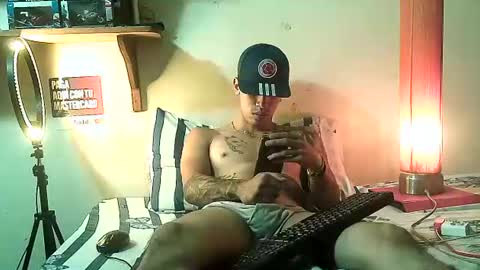 yeisoncastellanos1999 online show from 06-18-26, 04:33
