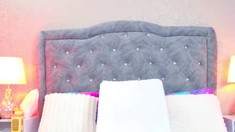 Snapshot of yesyhills chatting on 01-15-26, 11:37 Yesy online show from 01-15-26, 11:37