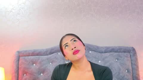 Snapshot of yesyhills chatting on 04-04-26, 11:51 Yesy online show from 04-04-26, 11:51