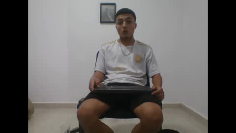 Snapshot of yissus_20 chatting on 11-08-25, 06:40 yissus_20 online show from 11-08-25, 06:40