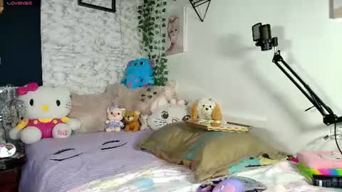 Snapshot of yiyii9 chatting on 06-25-26, 12:42 yiyii9 online show from 06-25-26, 12:42