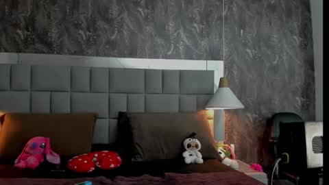 yiyisandoval online show from 03-19-26, 07:40