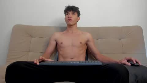 Snapshot of yizus_bonz chatting on 06-13-26, 04:38 yizus_bonz online show from 06-13-26, 04:38