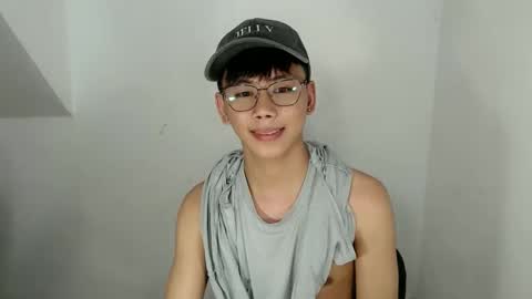 Snapshot of ynotyu chatting on 04-20-26, 05:26 ynotyu online show from 04-20-26, 05:26