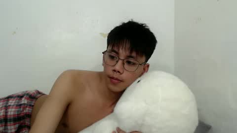 Snapshot of ynotyu chatting on 05-13-26, 06:00 ynotyu online show from 05-13-26, 06:00