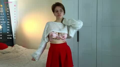Elizabeth brunette -- Darline blonde  online show from 05-22-26, 07:15