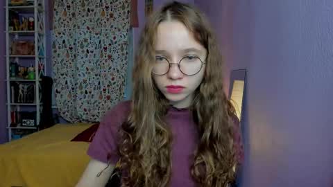 Snapshot of your_leslie chatting on 11-06-25, 01:45 Leslie online show from 11-06-25, 01:45