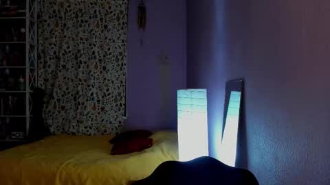 Snapshot of your_leslie chatting on 11-18-25, 10:14 Leslie online show from 11-18-25, 10:14