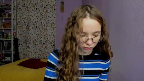 Snapshot of your_leslie chatting on 11-24-25, 07:24 Leslie online show from 11-24-25, 07:24