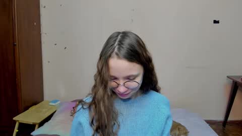 Snapshot of your_leslie chatting on 03-06-26, 01:18 Leslie online show from 03-06-26, 01:18