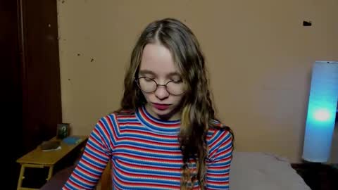 Snapshot of your_leslie chatting on 03-08-26, 05:39 Leslie online show from 03-08-26, 05:39