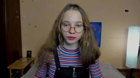 Snapshot of your_leslie chatting on 03-25-26, 05:19 Leslie online show from 03-25-26, 05:19