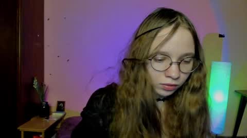 Snapshot of your_leslie chatting on 03-30-26, 07:48 Leslie online show from 03-30-26, 07:48