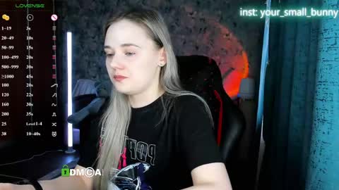 Snapshot of your_small_bunny chatting on 04-28-26, 02:27 Molly online show from 04-28-26, 02:27