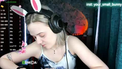Snapshot of your_small_bunny chatting on 05-29-26, 02:31 Molly online show from 05-29-26, 02:31
