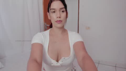 insta  yourboniee online show from 01-06-25, 04:02