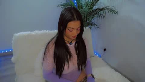 Snapshot of yourcutegiirl chatting on 04-28-26, 10:37 Salom online show from 04-28-26, 10:37