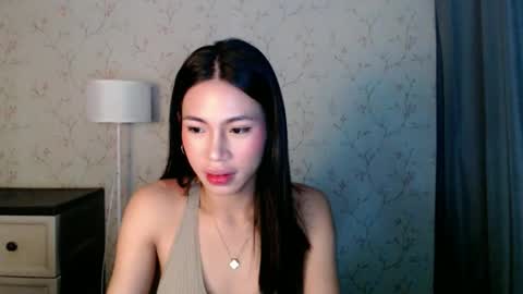 Snapshot of yourdreamgirlgwen chatting on 05-17-26, 05:31 GWENI online show from 05-17-26, 05:31