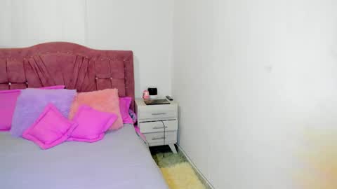 Snapshot of yourlatina_emely chatting on 02-11-26, 06:57 EMELY online show from 02-11-26, 06:57