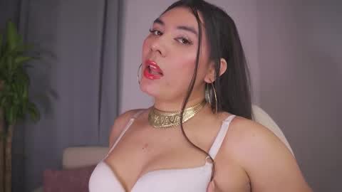 Snapshot of yourlatina_emely chatting on 02-13-26, 09:00 EMELY online show from 02-13-26, 09:00