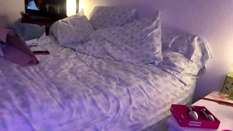 Your Neighbor Camilla online show from 05-01-26, 02:05