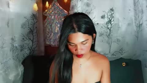 yourqueen_19 online show from 04-29-26, 05:00