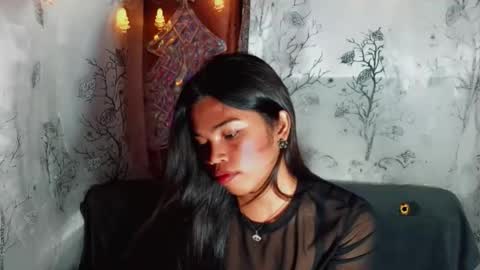 yourqueen_19 online show from 05-08-26, 11:15