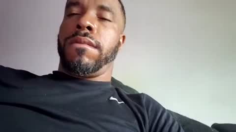 yoursexydaddy8181 online show from 06-18-26, 04:00