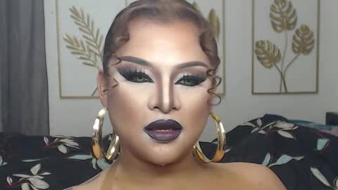 Snapshot of yourtrannyqueenxxx chatting on 03-12-26, 09:21 Anastacia Grey online show from 03-12-26, 09:21