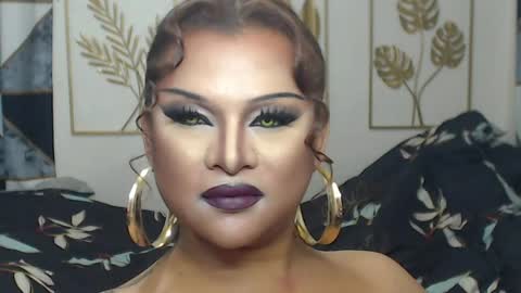 Snapshot of yourtrannyqueenxxx chatting on 04-10-26, 12:27 Anastacia Grey online show from 04-10-26, 12:27