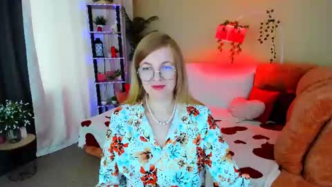 Snapshot of youruniverser chatting on 06-14-26, 04:47 Alice online show from 06-14-26, 04:47